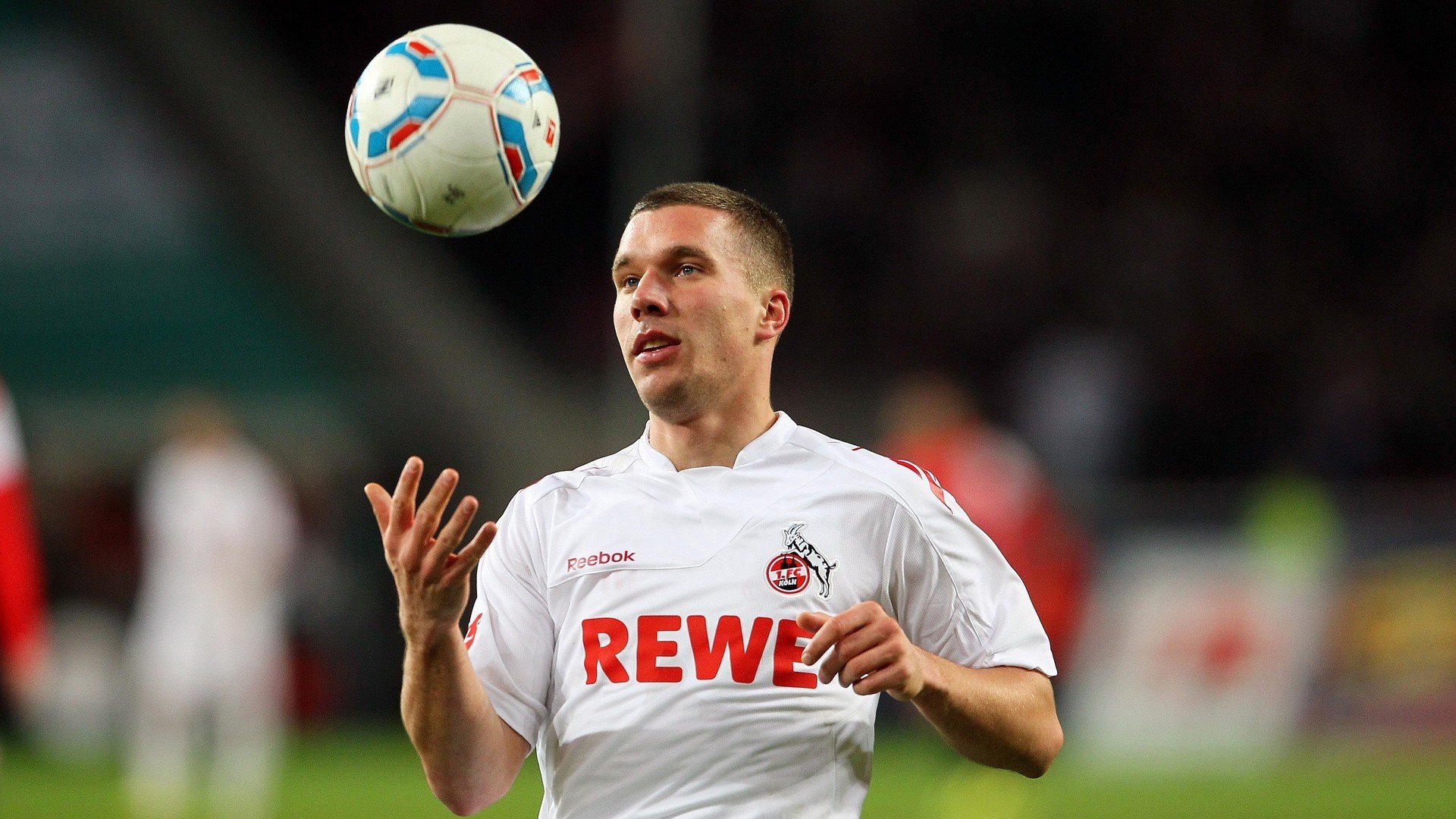 穆古鲁扎连续十五场比赛得分超过表现优异,曼联不断突破!再创辉煌时刻