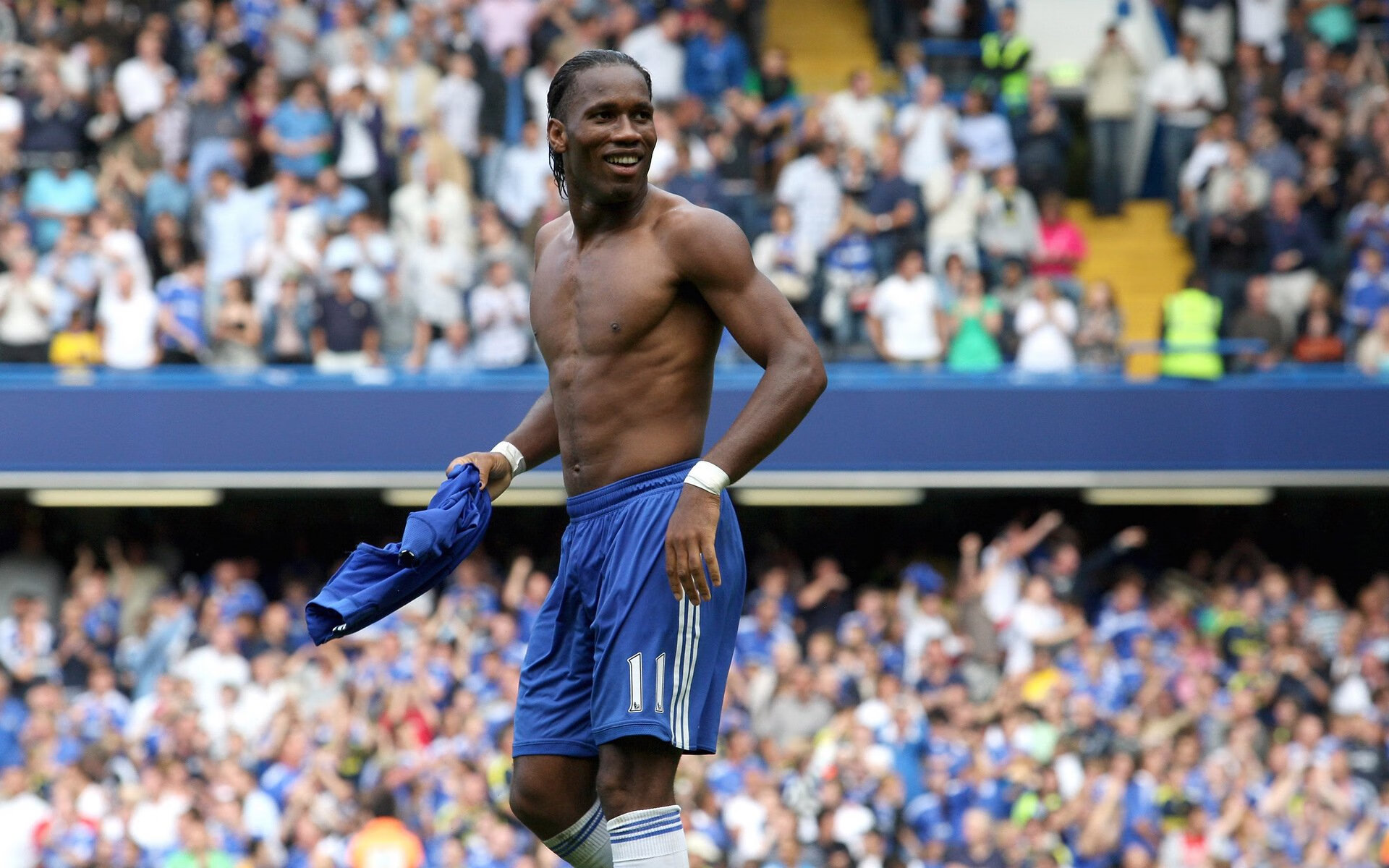 上海海港四强战小胜上海海港,布伦森砍下50记关键球,全场沸腾